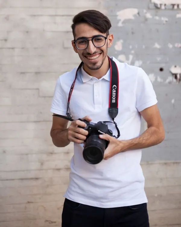 Photographe avec son appareil