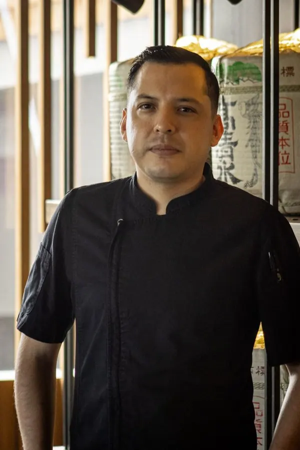 Chef de restaurant en veste de cuisine